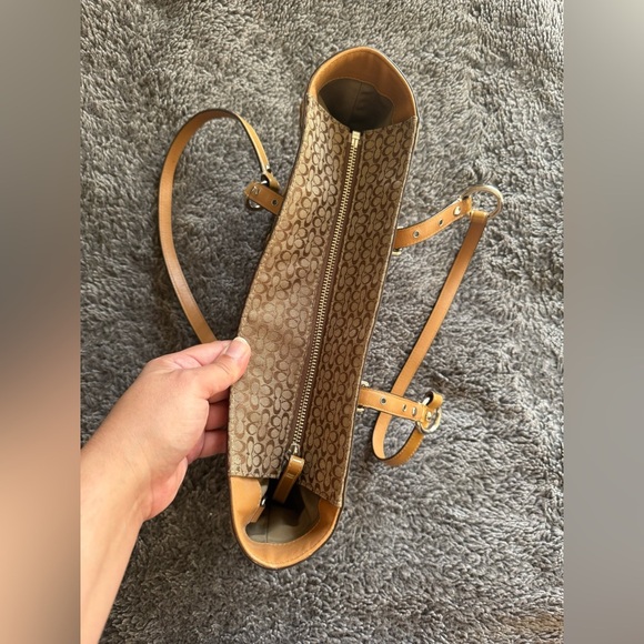 COACH Vintage Hadley Tote - Picture 10 of 16